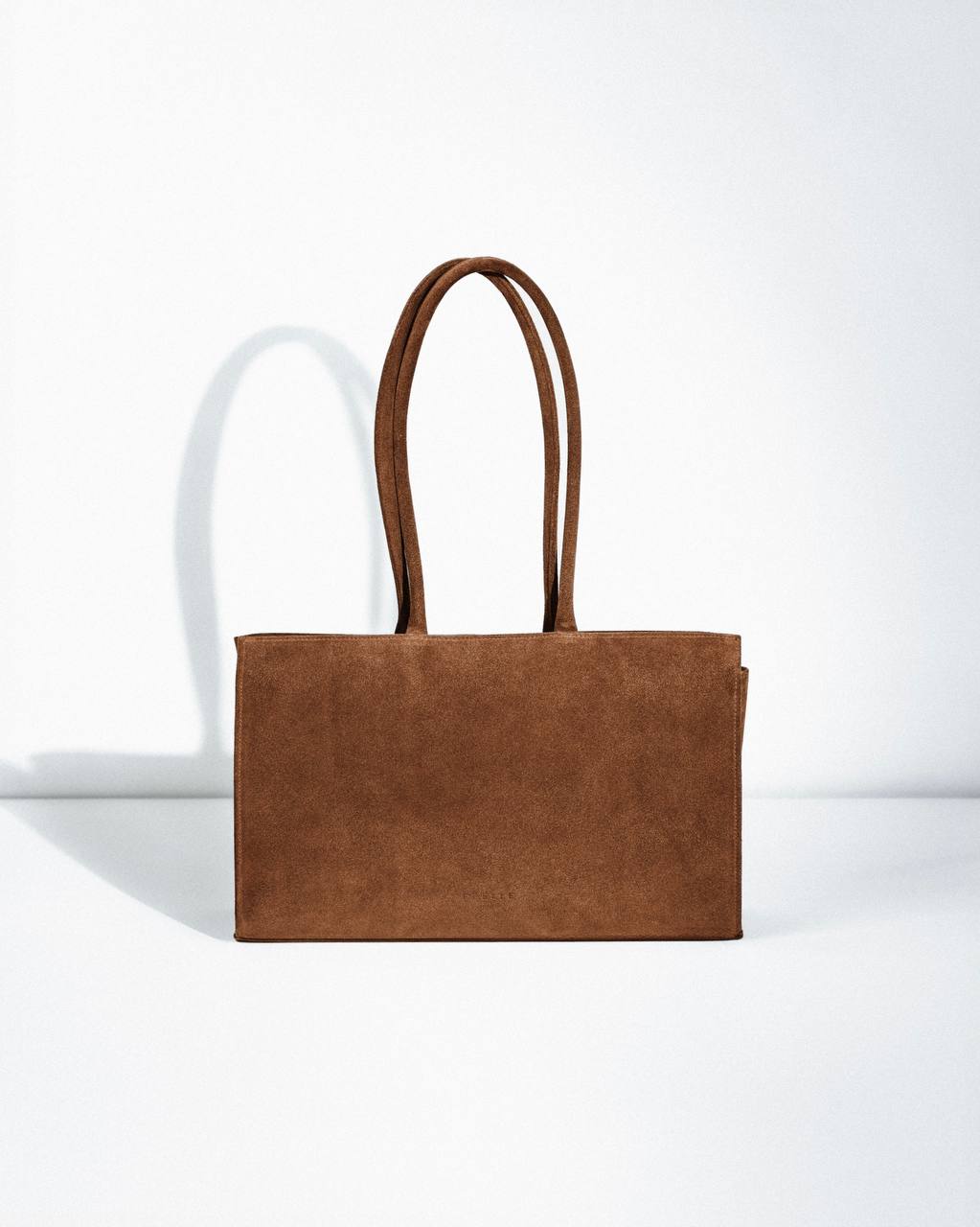 Medium Carolyn Tote Bag in Caramel