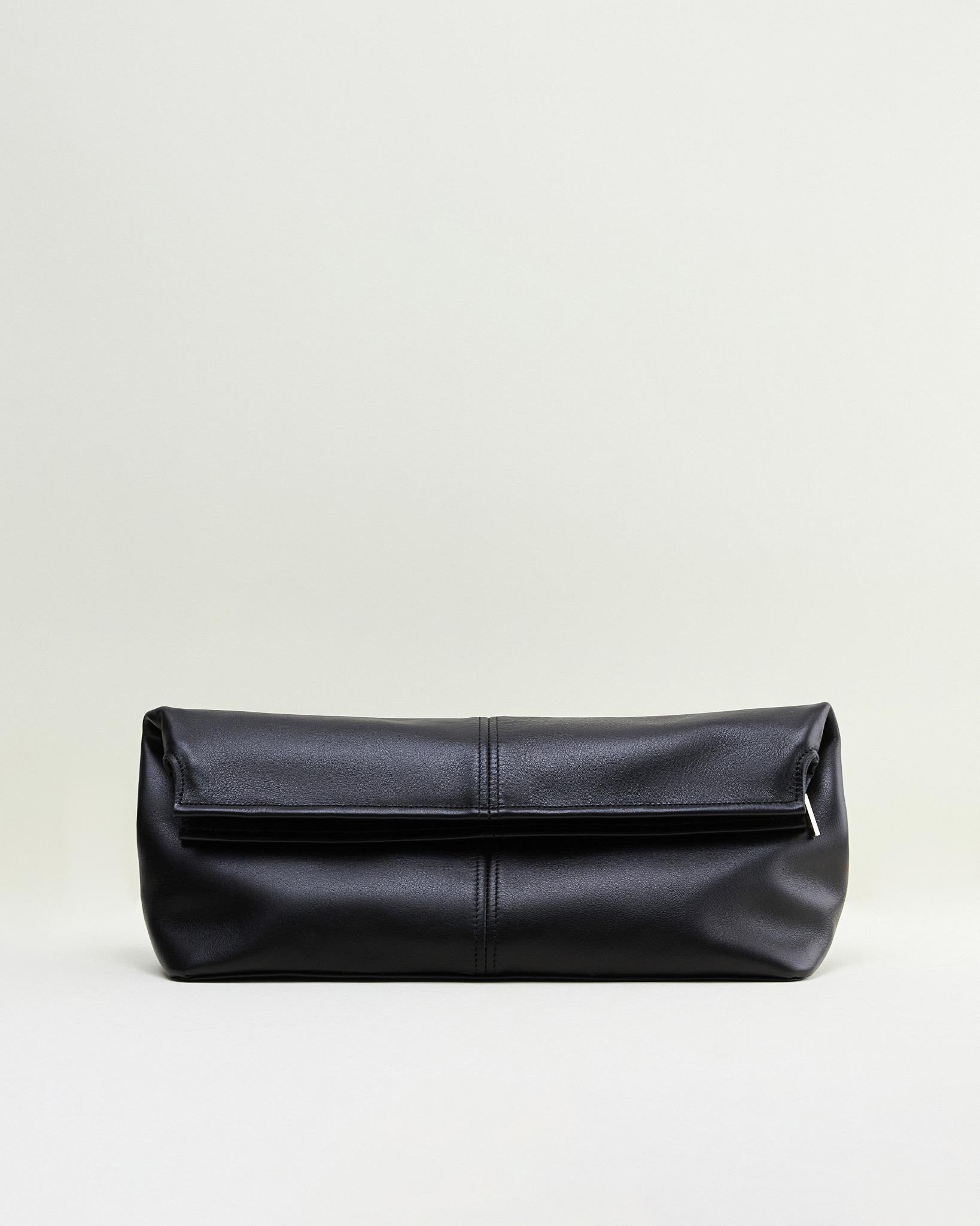 Elza Clutch in Black